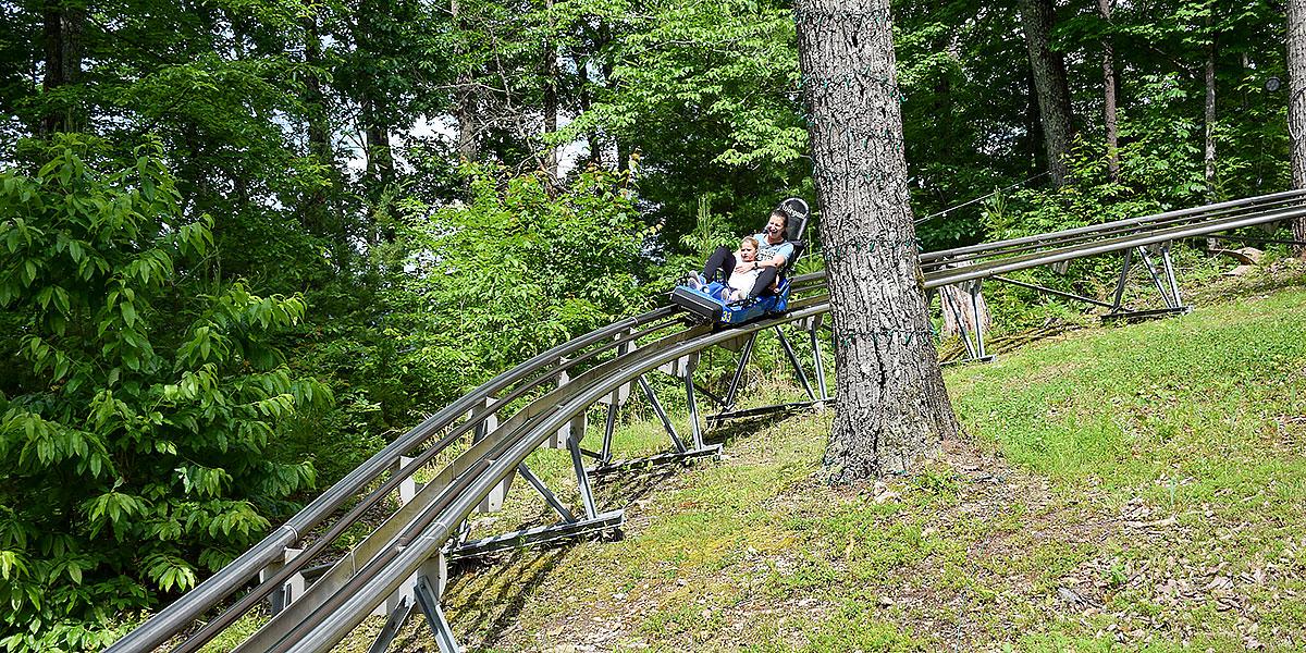 Scenic half-day drive between Pigeon Forge and Wears Valley in the Smoky Mountains